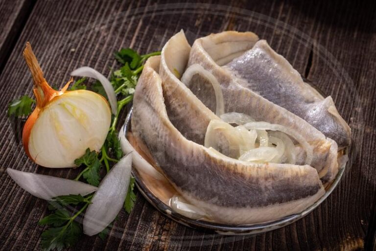 Tajemnice zdrowia: 7 powodów, dla których śledzie wspierają serce i mózg