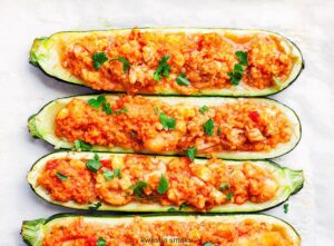 Kulinarna podróż do smaków lata: cukinia faszerowana kaszą bulgur krok po kroku