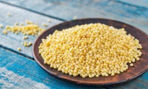 Pyszny obiad w prosty sposób: kasza jaglana z czerwoną fasolą krok po kroku