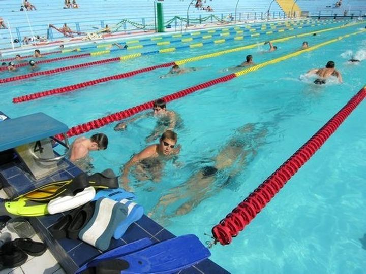 Intensywność i różnorodność treningu pływackiego