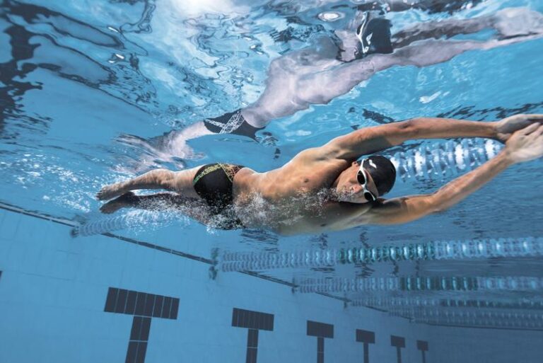 Jak stworzyć kompletny plan treningu na basenie: krok po kroku od rozgrzewki do schłodzenia