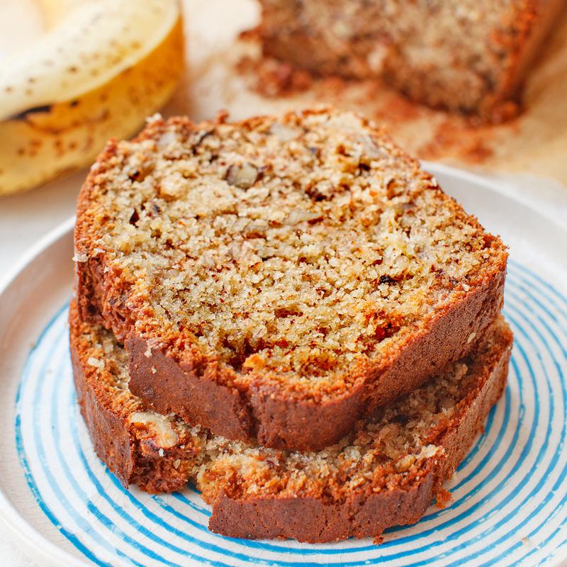 Chlebek bananowy z masłem orzechowym