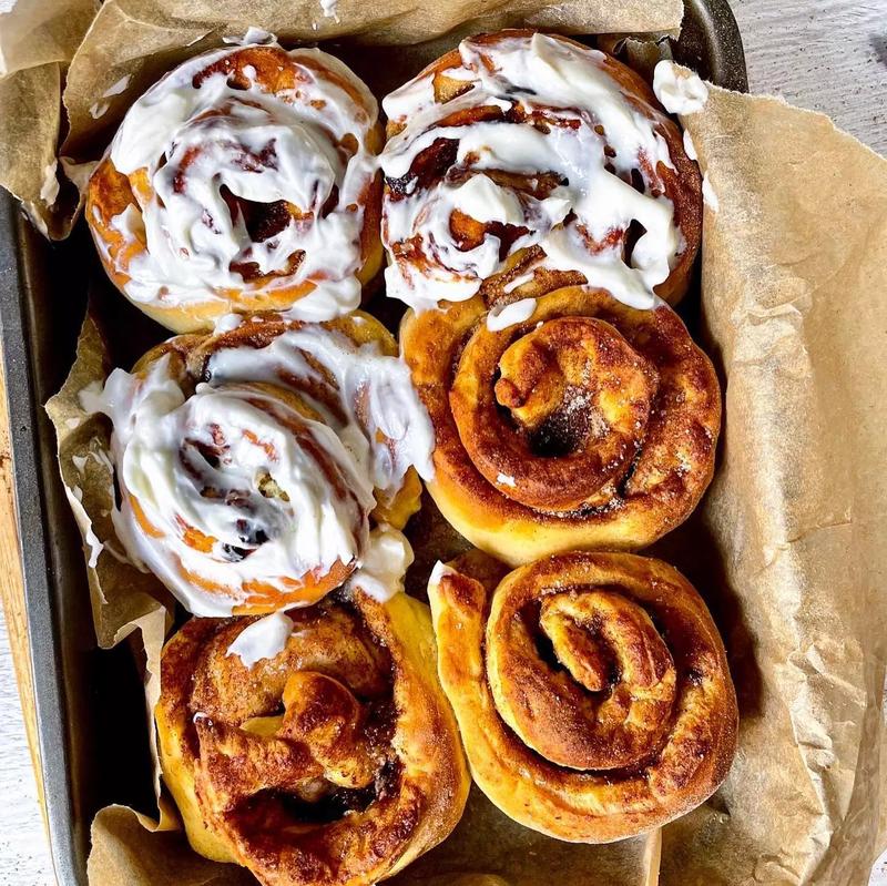 Zdrowe cynamonki bez wyrzutów sumienia – prosty przepis na fit wersję domowych bułeczek